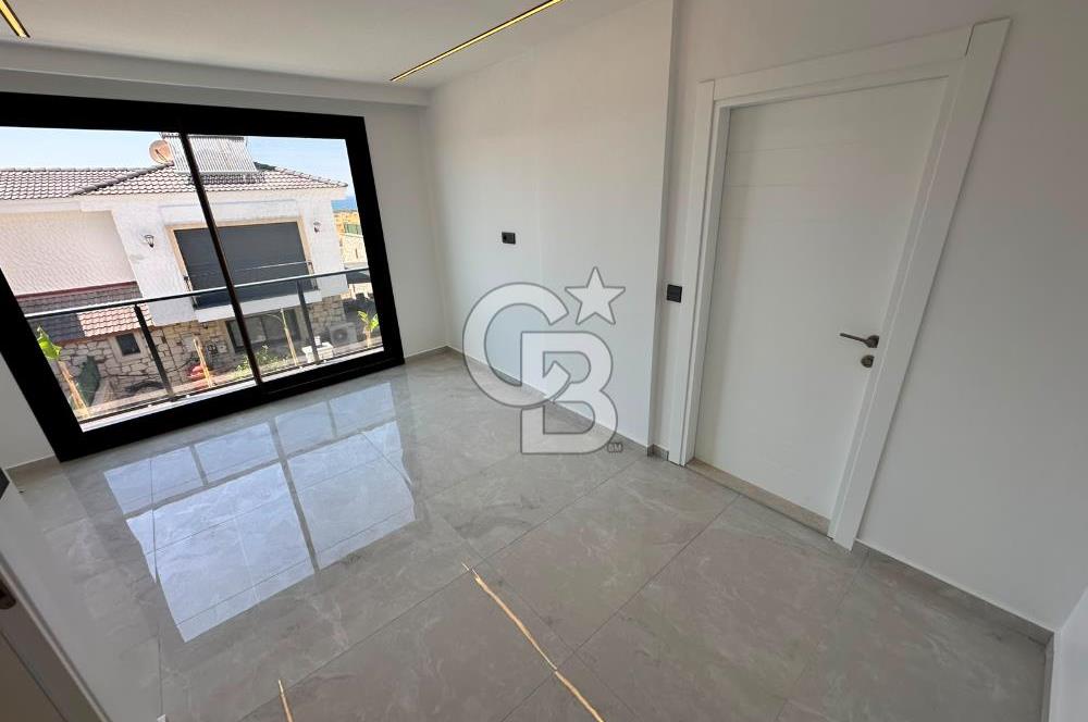 ÇEŞME REİSDERE ÖZEL HAVUZLU SATILIK 3+1 LÜKS VİLLA
