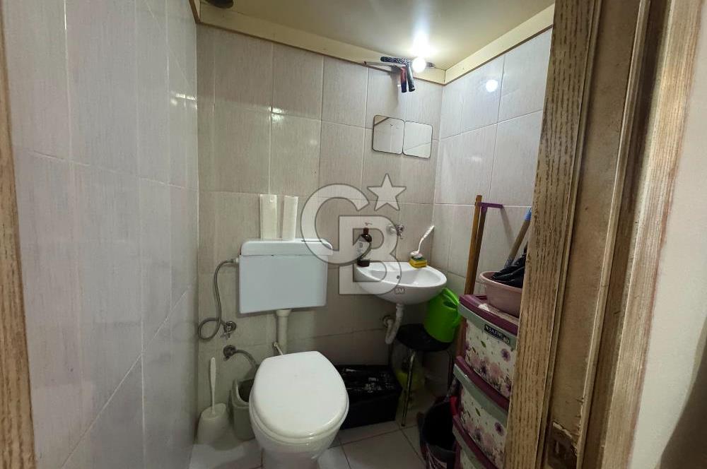 Karşıyaka Çarşı Eshot Sokağı Satılık Dükkan