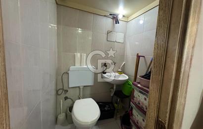 Karşıyaka Çarşı Eshot Sokağı Satılık Dükkan