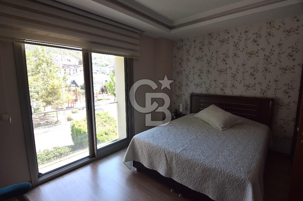 Narlıdere Limanreis Bahçe ve Teraslı Satılık Triplex 4+1 Villa