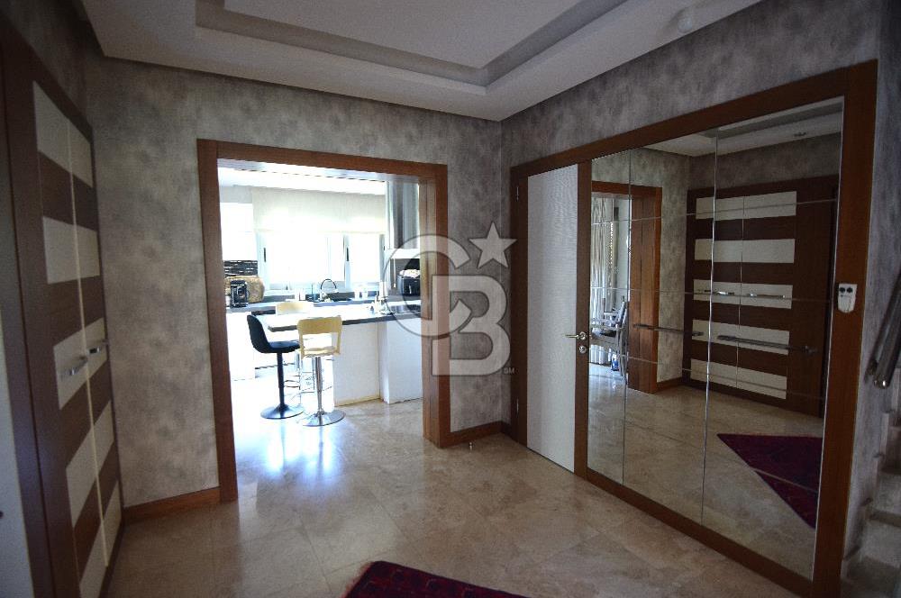 Narlıdere Limanreis Bahçe ve Teraslı Satılık Triplex 4+1 Villa