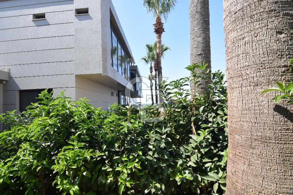 Narlıdere Limanreis Bahçe ve Teraslı Satılık Triplex 4+1 Villa