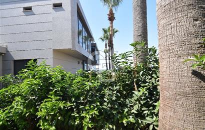 Narlıdere Limanreis Bahçe ve Teraslı Satılık Triplex 4+1 Villa