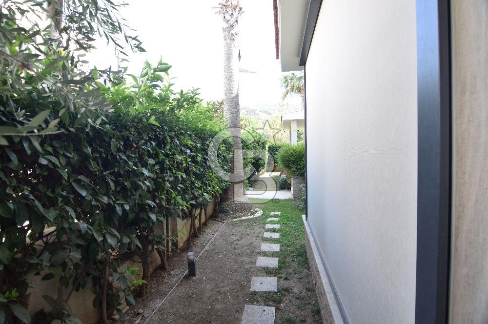 Narlıdere Limanreis Bahçe ve Teraslı Satılık Triplex 4+1 Villa