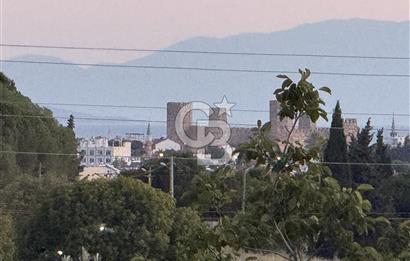 ÇANDARLI MAVİKENT’TE DOĞAYLA İÇ İÇE 310 M² VİLLA İMARLI SATILIK ARSA