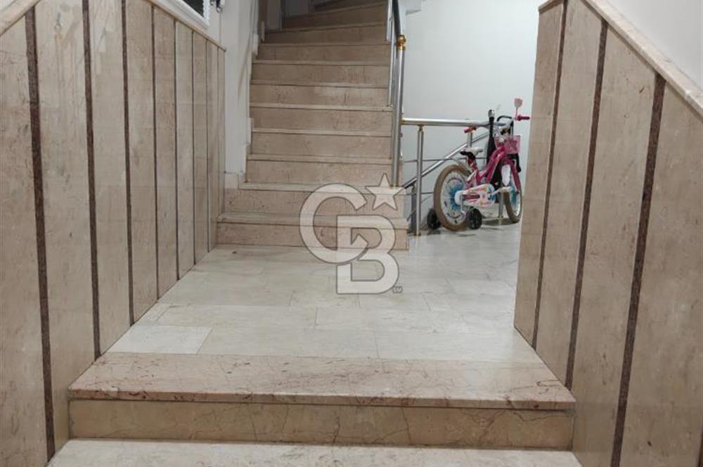 Güngören Merkezde Satılık 2+1 Balkonlu Boş Daire