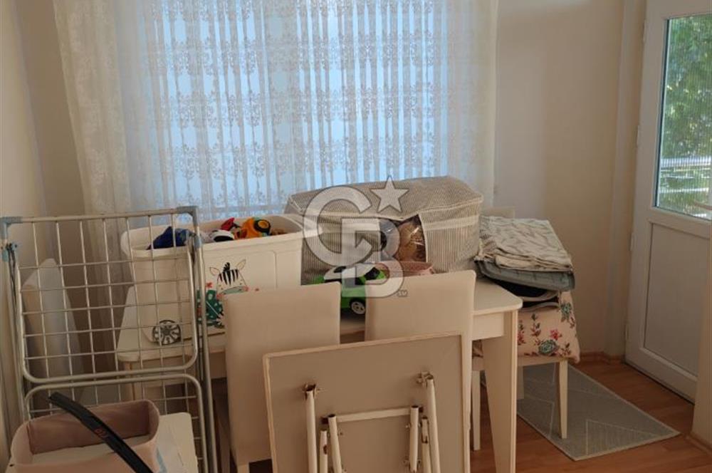 Güngören Merkezde Satılık 2+1 Balkonlu Boş Daire
