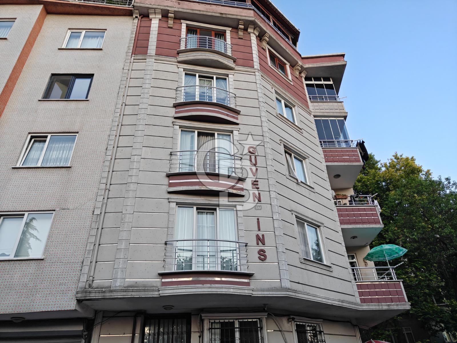 Güngören Merkezde Satılık 2+1 Balkonlu Boş Daire