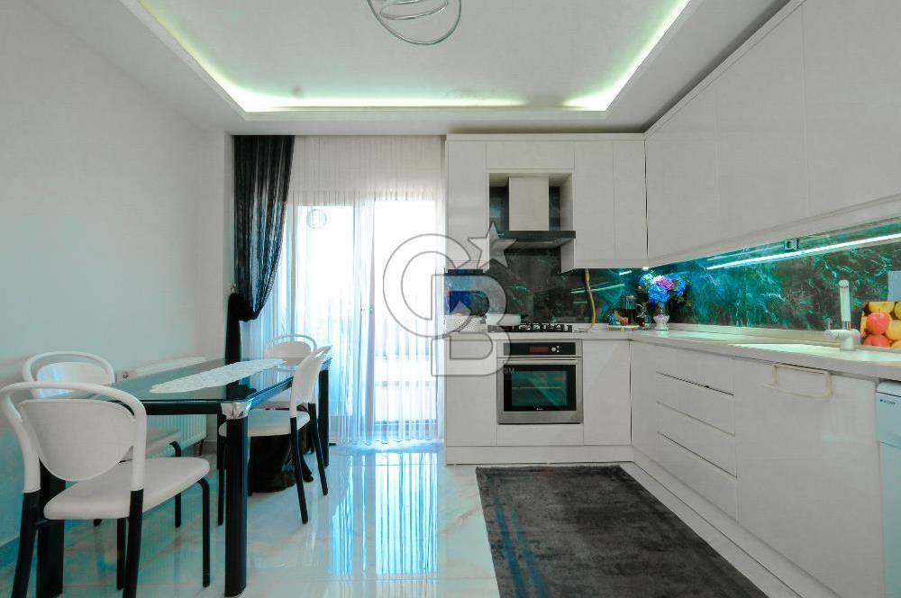 Özgür Park Sitesi'nde Podyum Park'a Yakın Teraslı 5+1 Satılık