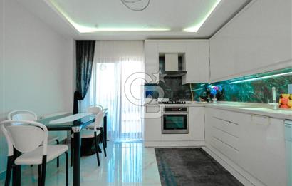 Özgür Park Sitesi'nde Podyum Park'a Yakın Teraslı 5+1 Satılık