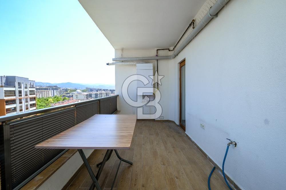 Özgür Park Sitesi'nde Podyum Park'a Yakın Teraslı 5+1 Satılık