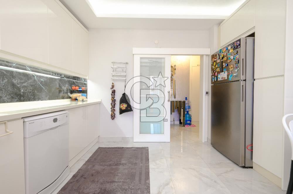 Özgür Park Sitesi'nde Podyum Park'a Yakın Teraslı 5+1 Satılık