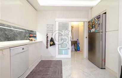 Özgür Park Sitesi'nde Podyum Park'a Yakın Teraslı 5+1 Satılık