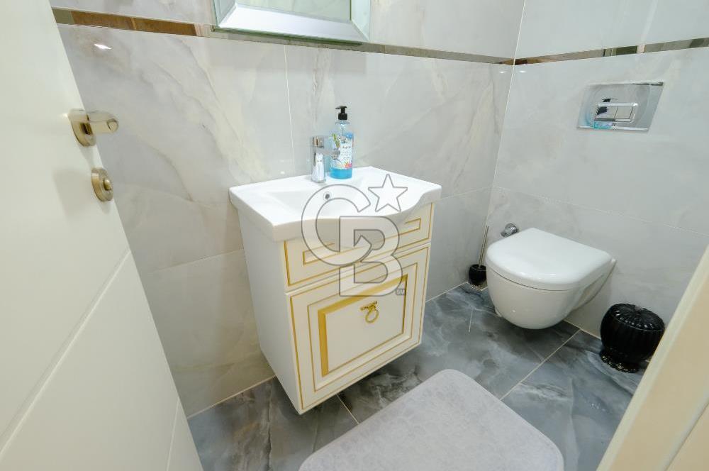 Özgür Park Sitesi'nde Podyum Park'a Yakın Teraslı 5+1 Satılık