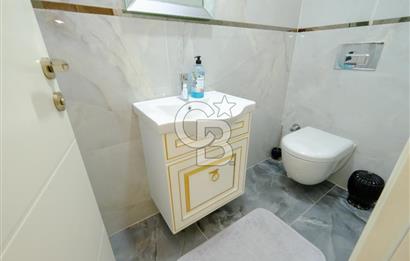 Özgür Park Sitesi'nde Podyum Park'a Yakın Teraslı 5+1 Satılık