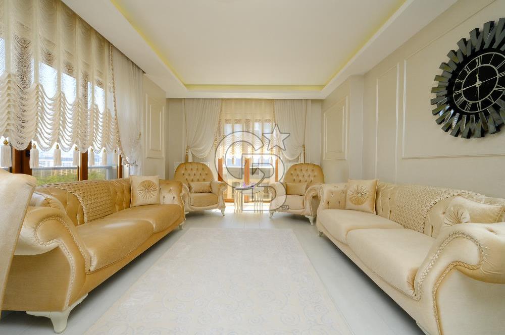 Özgür Park Sitesi'nde Podyum Park'a Yakın Teraslı 5+1 Satılık