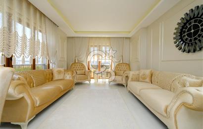 Özgür Park Sitesi'nde Podyum Park'a Yakın Teraslı 5+1 Satılık