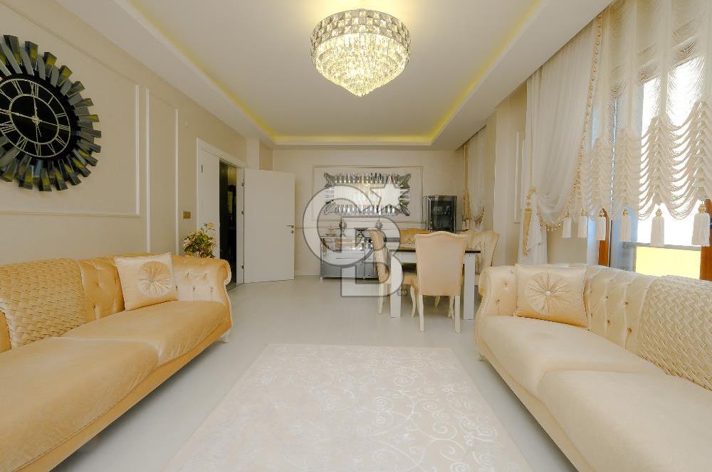 Özgür Park Sitesi'nde Podyum Park'a Yakın Teraslı 5+1 Satılık