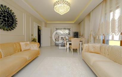 Özgür Park Sitesi'nde Podyum Park'a Yakın Teraslı 5+1 Satılık