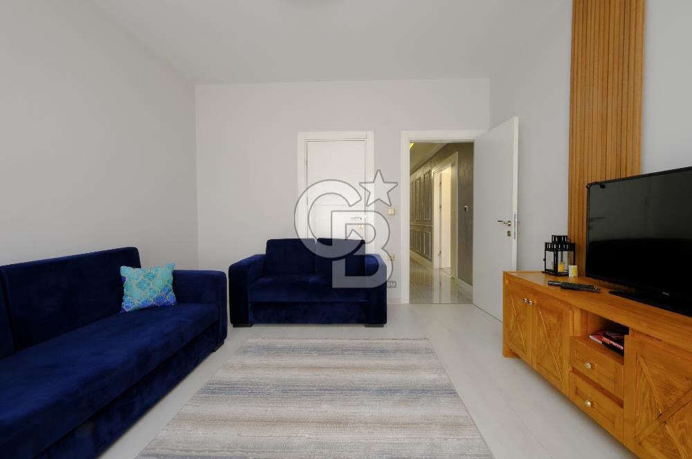 Özgür Park Sitesi'nde Podyum Park'a Yakın Teraslı 5+1 Satılık