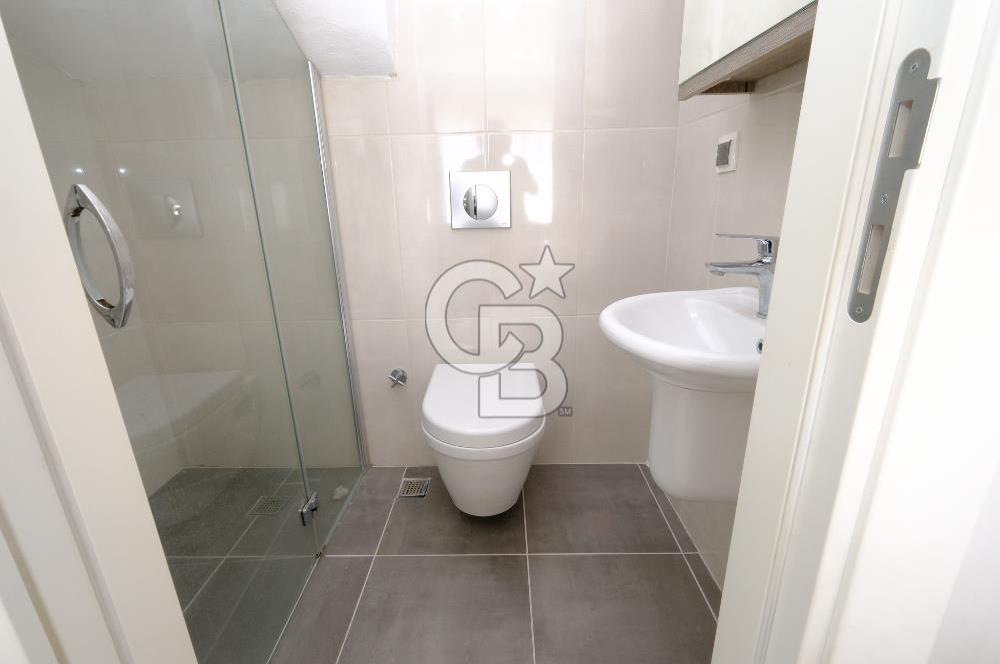 Özgür Park Sitesi'nde Podyum Park'a Yakın Teraslı 5+1 Satılık