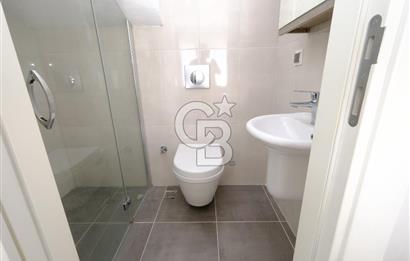 Özgür Park Sitesi'nde Podyum Park'a Yakın Teraslı 5+1 Satılık
