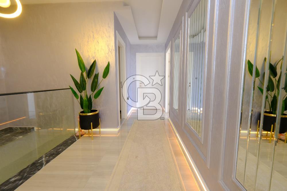 Özgür Park Sitesi'nde Podyum Park'a Yakın Teraslı 5+1 Satılık