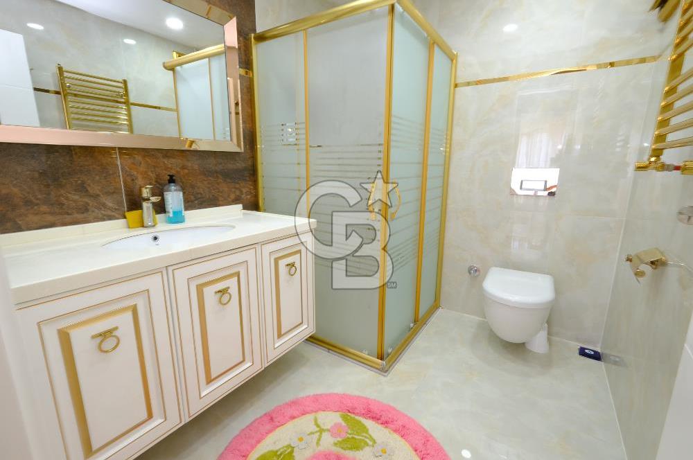 Özgür Park Sitesi'nde Podyum Park'a Yakın Teraslı 5+1 Satılık