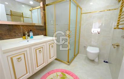 Özgür Park Sitesi'nde Podyum Park'a Yakın Teraslı 5+1 Satılık