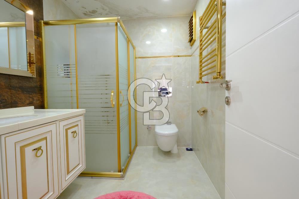 Özgür Park Sitesi'nde Podyum Park'a Yakın Teraslı 5+1 Satılık