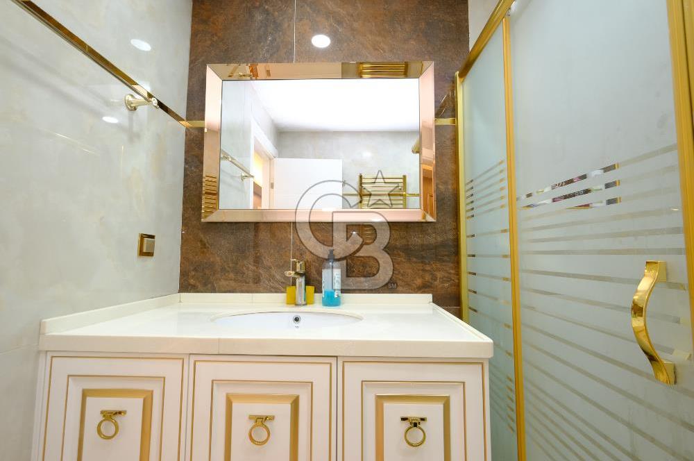 Özgür Park Sitesi'nde Podyum Park'a Yakın Teraslı 5+1 Satılık
