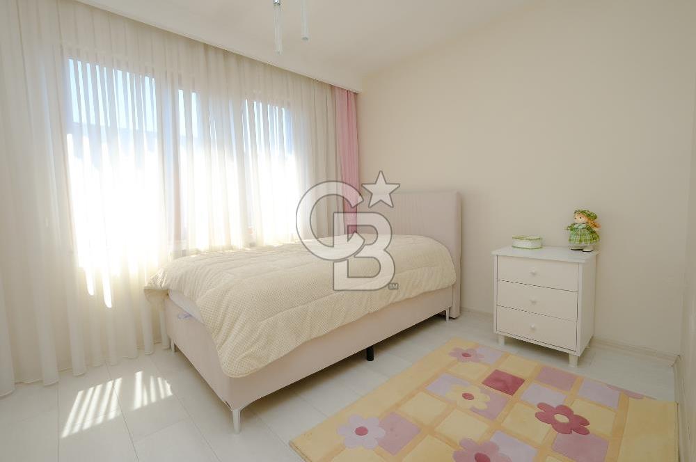 Özgür Park Sitesi'nde Podyum Park'a Yakın Teraslı 5+1 Satılık