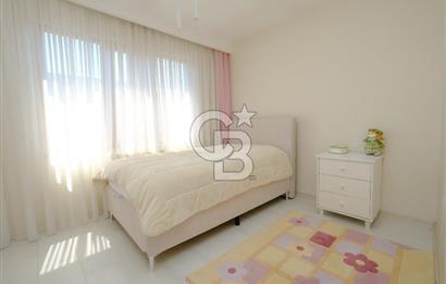 Özgür Park Sitesi'nde Podyum Park'a Yakın Teraslı 5+1 Satılık