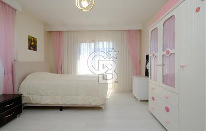 Özgür Park Sitesi'nde Podyum Park'a Yakın Teraslı 5+1 Satılık