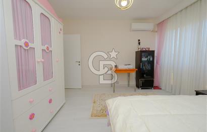 Özgür Park Sitesi'nde Podyum Park'a Yakın Teraslı 5+1 Satılık