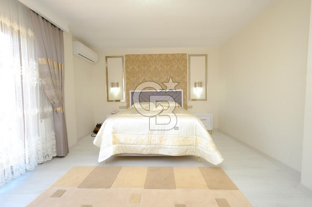 Özgür Park Sitesi'nde Podyum Park'a Yakın Teraslı 5+1 Satılık