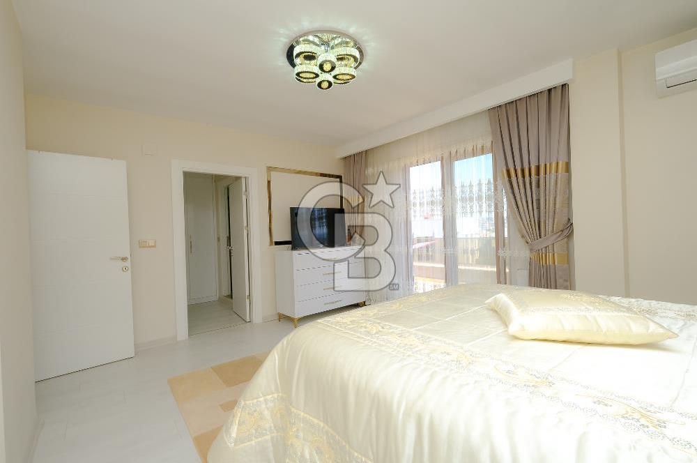 Özgür Park Sitesi'nde Podyum Park'a Yakın Teraslı 5+1 Satılık