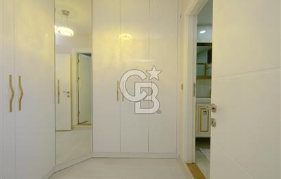 Özgür Park Sitesi'nde Podyum Park'a Yakın Teraslı 5+1 Satılık