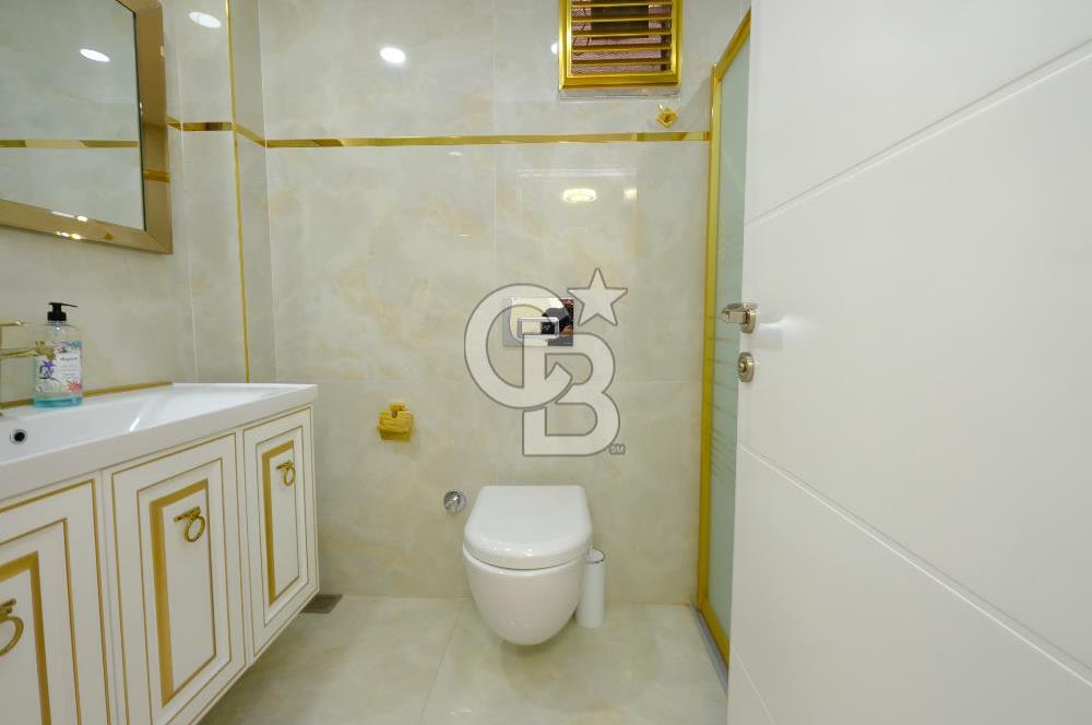 Özgür Park Sitesi'nde Podyum Park'a Yakın Teraslı 5+1 Satılık