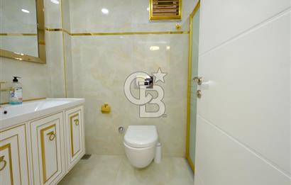 Özgür Park Sitesi'nde Podyum Park'a Yakın Teraslı 5+1 Satılık