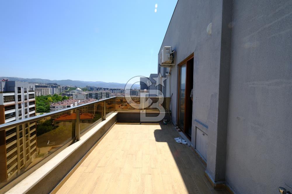 Özgür Park Sitesi'nde Podyum Park'a Yakın Teraslı 5+1 Satılık