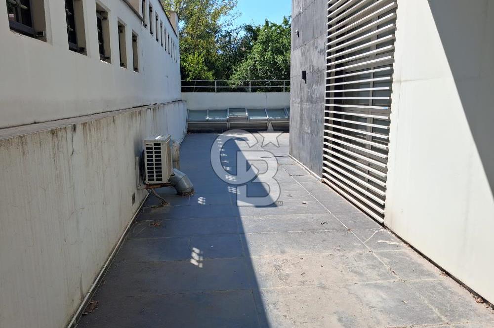 GAZİOSMANPAŞA'DA 1.700 m² KAPALI ALANLI KOMPLE KİRALIK BİNA