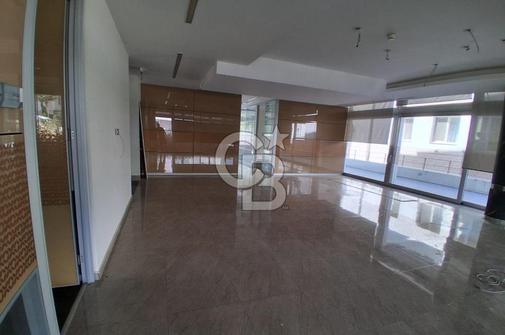 GAZİOSMANPAŞA'DA 1.700 m² KAPALI ALANLI KOMPLE KİRALIK BİNA
