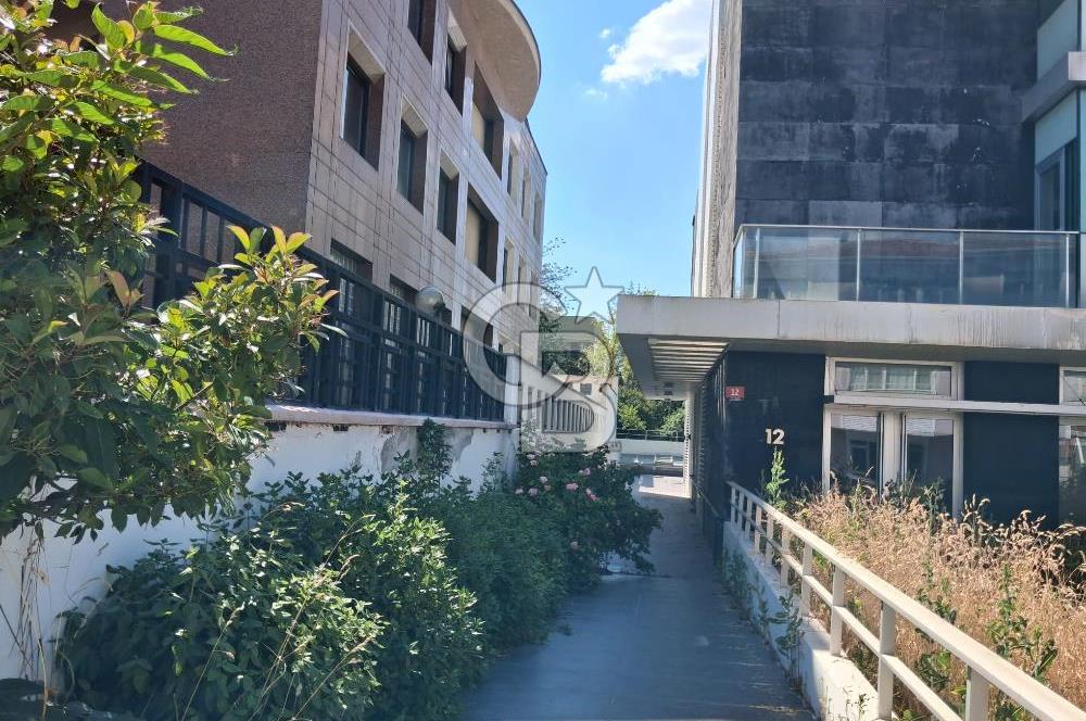GAZİOSMANPAŞA'DA 1.700 m² KAPALI ALANLI KOMPLE KİRALIK BİNA