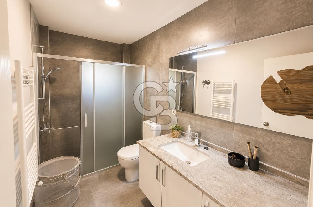 OLİMPİYAT KÖYÜNDE GENİŞ TERASLI MODERN 3+1 KISMİ EŞYALI SATILIK