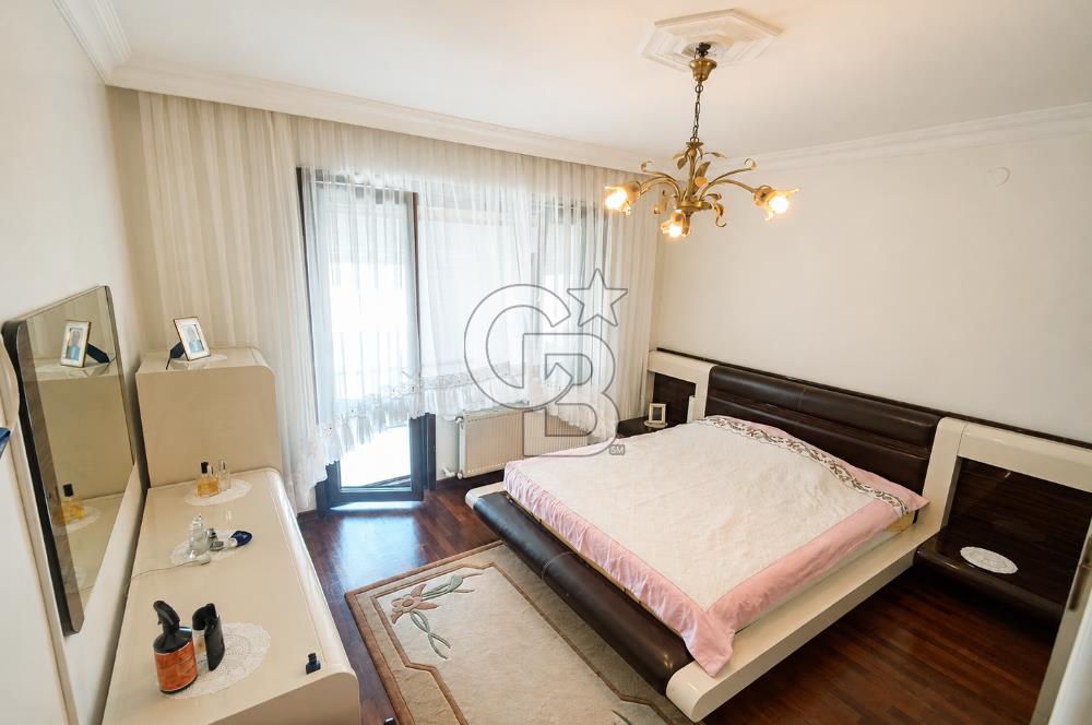 ÖZEL PLAJLII SİTEDE EŞYALI DENİZ MANZARALI 4+2 LÜKS VİLLA