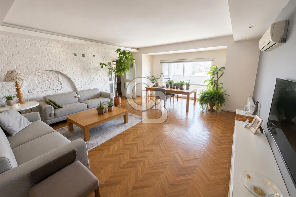 OLİMPİYAT KÖYÜNDE GENİŞ TERASLI MODERN 3+1 KISMİ EŞYALI SATILIK
