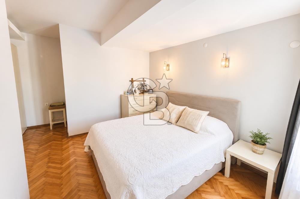 OLİMPİYAT KÖYÜNDE GENİŞ TERASLI MODERN 3+1 KISMİ EŞYALI SATILIK