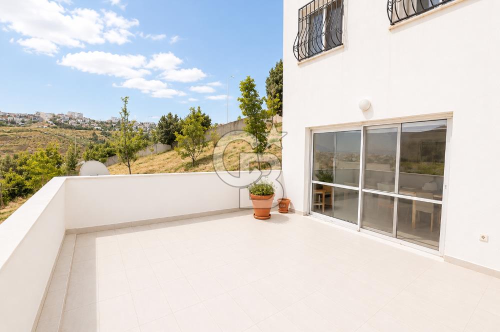 OLİMPİYAT KÖYÜNDE GENİŞ TERASLI MODERN 3+1 KISMİ EŞYALI SATILIK