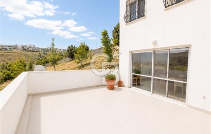 OLİMPİYAT KÖYÜNDE GENİŞ TERASLI MODERN 3+1 KISMİ EŞYALI SATILIK